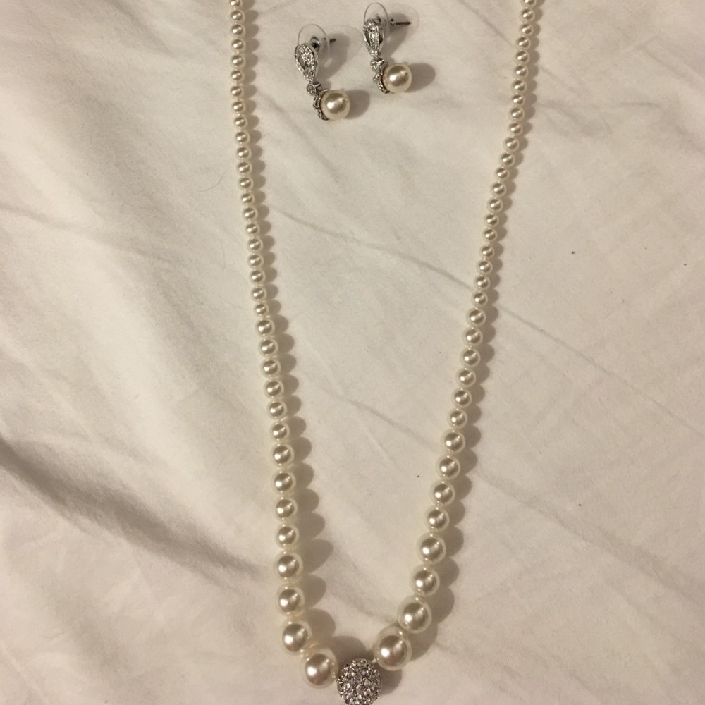 Swarovski crystal/pearl necklace earring set